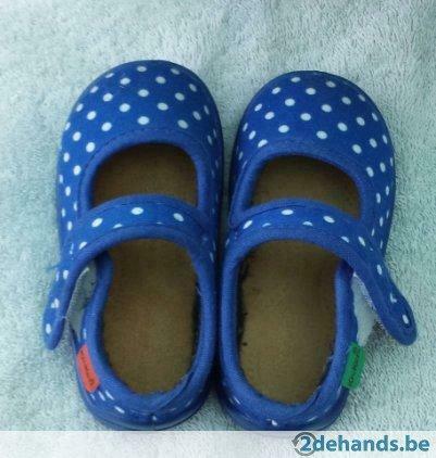 KICKERS kickers  pantoffels blauw/wit  "20" nike,adidas,puma, Kinderen en Baby's, Kinderkleding | Schoenen en Sokken, Zo goed als nieuw