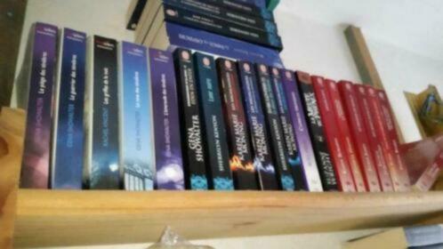 Gros Romans au choix !! amour/ fantastique 1€, Boeken, Overige Boeken, Zo goed als nieuw, Ophalen