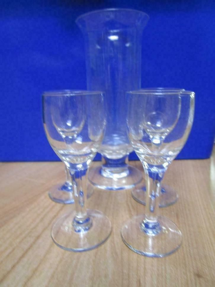 verres apéritif avec verseur, Collections, Verres & Petits Verres, Comme neuf, Verres et Verres à shot, Enlèvement ou Envoi
