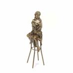 bronzen beeld ,sculptuur van een dame op barkruk , 12, Verzamelen, Nieuw, Ophalen of Verzenden