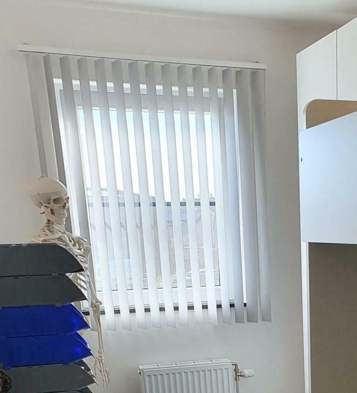 Verticale lamellen op maat gemaakt, Huis en Inrichting, Stoffering | Gordijnen en Lamellen, Zo goed als nieuw, Wit, Ophalen