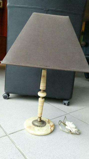 Lampe de table antique