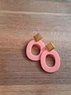 Nieuw zelfgemaakte resin oorbellen paarse roze ovaal, Handtassen en Accessoires, Oorbellen, Nieuw, Knopjes of Stekers, Overige materialen