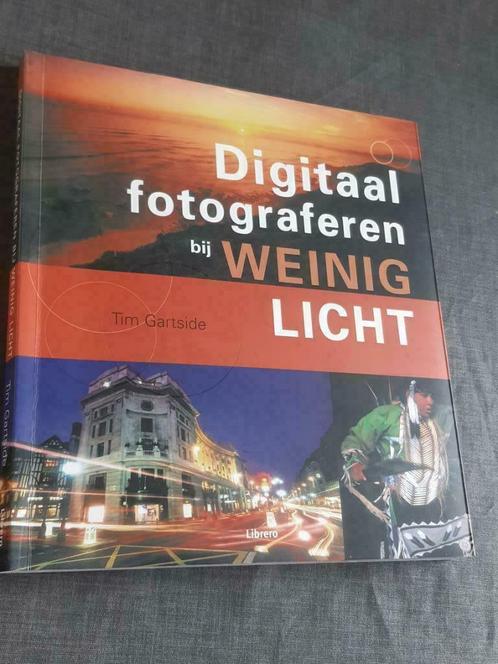 Digitaal fotograferen bij weinig licht – Tim Gartside, Boeken, Hobby en Vrije tijd, Zo goed als nieuw, Fotograferen en Filmen
