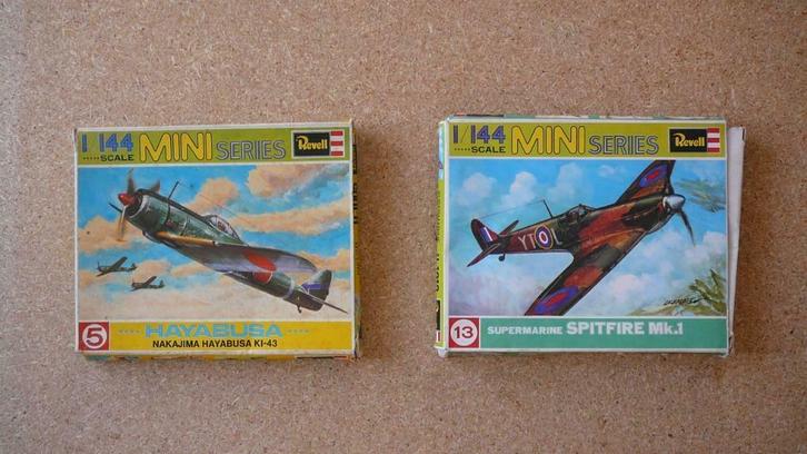2 vintage kits Revell Mini-Series 1/144: Spitfire + Hayabusa, Hobby en Vrije tijd, Modelbouw | Vliegtuigen en Helikopters, Nieuw