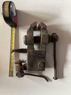 Zeer oud tafelbankschroef bankschroef, Enlèvement, Utilisé