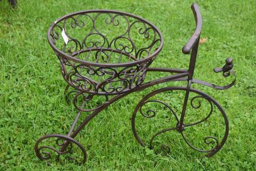 Gepatineerd smeedijzeren plantendrager (driewieler), Tuin en Terras, Bloembakken en Plantenbakken, Nieuw, Metaal, Binnen, 30 tot 60 cm