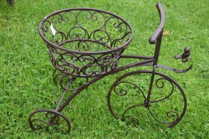 Gepatineerd smeedijzeren plantendrager (driewieler), Tuin en Terras, Bloembakken en Plantenbakken, Nieuw, Metaal, Binnen, 30 tot 60 cm