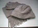Beige sjaal, handschoenen en muts, Kleding | Dames, Ophalen of Verzenden, Zo goed als nieuw