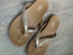 UGG zilveren slippers maat 30/31, Fille, Autres types, Envoi, Ugg