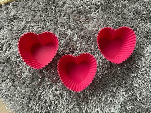 3 Silikomart cupcakevorm hart 7 cm silicone roze 3 stuks, Hobby en Vrije tijd, Taarten en Cupcakes maken, Zo goed als nieuw, Bakvorm