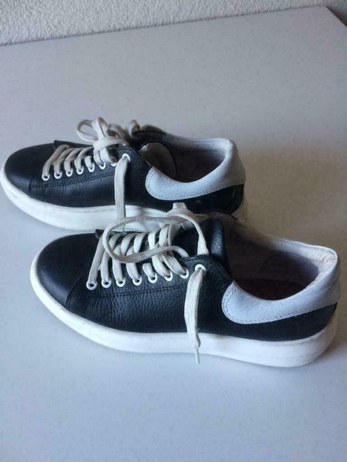 Te koop degelijke sneakers van mcc, Kleding | Dames, Schoenen, Zo goed als nieuw, Sneakers, Blauw, Ophalen