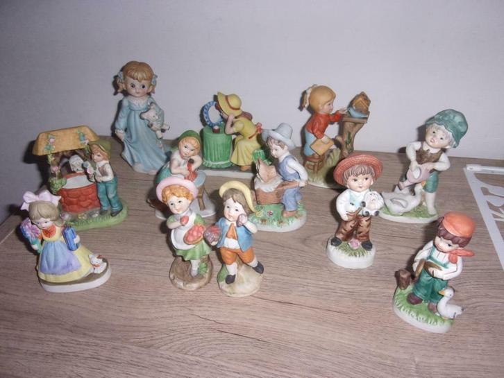12 postures d'enfants AU CHOIX, Collections, Statues & Figurines, Comme neuf, Enlèvement ou Envoi