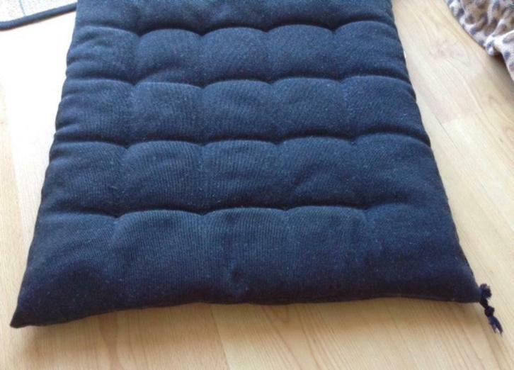 Te koop zwart solid kussen IKEA, Tuin en Terras, Overige Tuin en Terras, Gebruikt, Ophalen