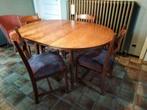 Table solide avec 6 chaises
