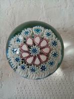 Presse papier  Italien   "millefiori" en verre  Murano 5cm, Antiquités & Art, Antiquités | Verre & Cristal, Enlèvement ou Envoi