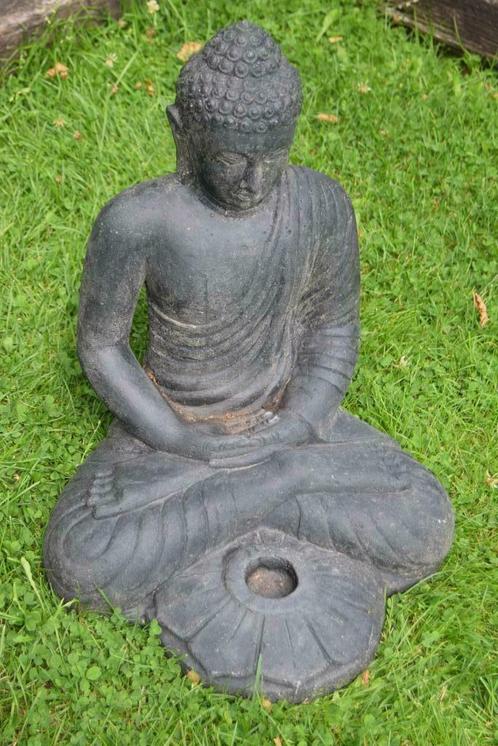 Boeddha in lotusmeditatie met kandelaar, Tuin en Terras, Tuinbeelden, Nieuw, Boeddhabeeld, Overige materialen, Ophalen