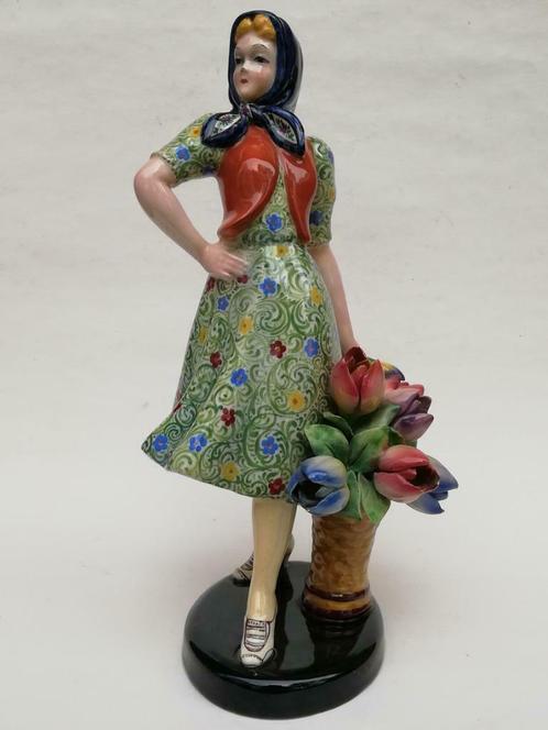 Belle statue en faïence - femme aux fleurs - Sebelin, Italie, Antiquités & Art, Curiosités & Brocante, Enlèvement ou Envoi