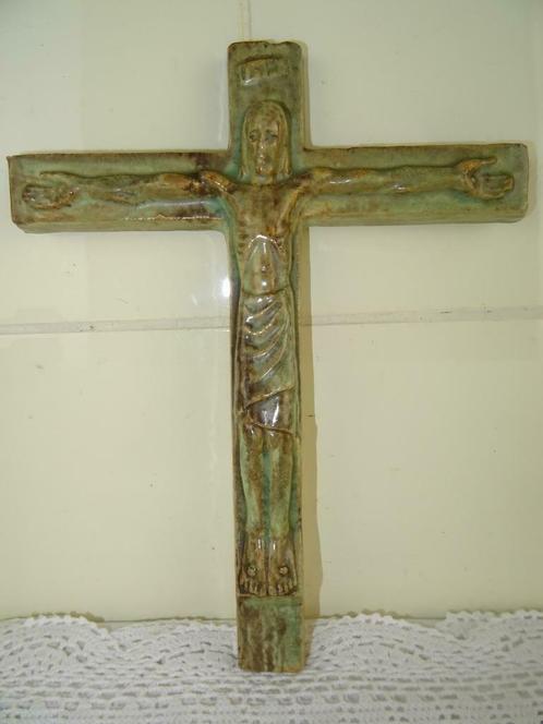 Ancienne poterie crucifix antique croix curiosités art 1930, Antiquités & Art, Antiquités | Céramique & Poterie, Enlèvement ou Envoi