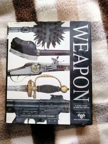WEAPON boek hardcover wapens door de tijd heen.  