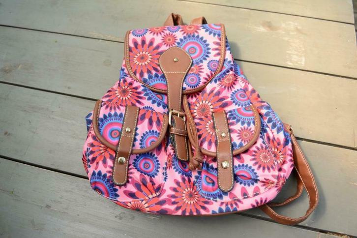 Rugzak met gebloemde stof en bruin synthetisch leer, Handtassen en Accessoires, Tassen | Damestassen, Nieuw, Handtas, Roze, Verzenden