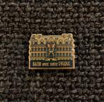 PIN - BATIR AVEC NOTRE EVEQUE - VZW - NAMUR - NAMEN, Collections, Broches, Pins & Badges, Envoi, Utilisé, Autres sujets/thèmes