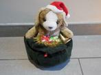 Knuffel hond met rode kerstmuts en muziek kerst, Ophalen of Verzenden, Gebruikt