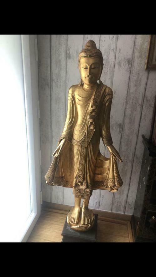Belle grande statue boudha en bois doré