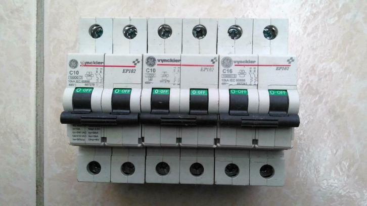 Disjoncteurs Neufs 10A, 16A Vynckier., Doe-het-zelf en Bouw, IJzerwaren en Bevestigingsmiddelen, Nieuw, Overige typen, Ophalen