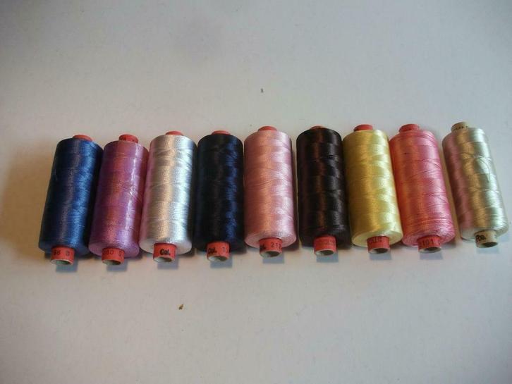 Stikgaren bobijnen 25 gr verschillende kleuren Rayon Viscose, Hobby en Vrije tijd, Naaien en Fournituren, Zo goed als nieuw, Garen of Naald(en)