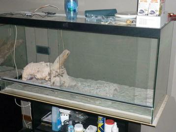 Table pour terrarium beschikbaar voor biedingen