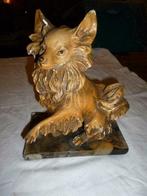 Ancienne statue en plâtre posture chien vintage déco rétro, Antiquités & Art, Enlèvement ou Envoi