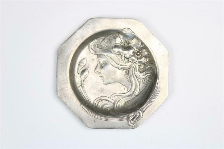 Vide poche, tinnen schaaltje met vrouwenhoofd. Art Nouveau s, Antiek en Kunst, Curiosa en Brocante, Ophalen of Verzenden