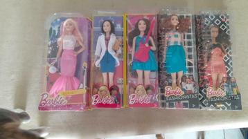 nieuwe barbie poppen in doos disponible aux enchères