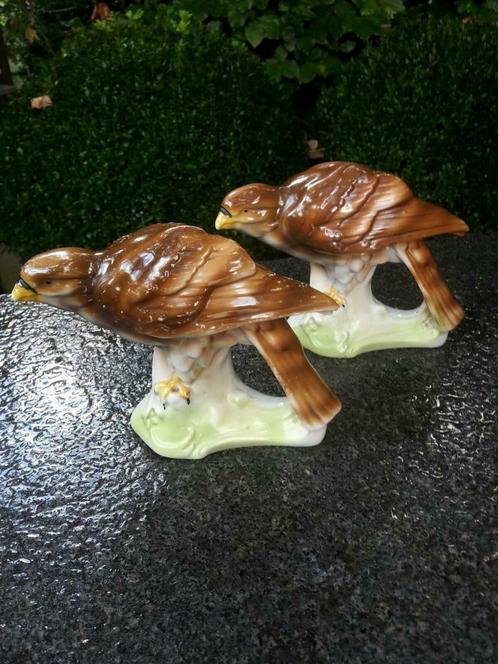 Twee zeer oude porseleinen roofvogels, Antiek en Kunst, Kunst | Beelden en Houtsnijwerken, Ophalen of Verzenden