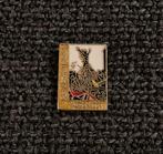 PIN - PARIS - PRET A PORTER FEMININ, Envoi, Utilisé, Autres sujets/thèmes, Insigne ou Pin's