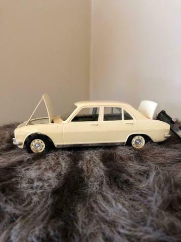 peugeot 504 par meccano - triang 1968 met radio in doos, Collections, Enlèvement, Comme neuf, Voitures