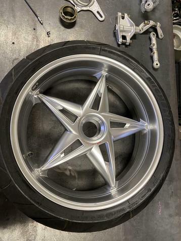 MV Agusta voor+achterwiel beschikbaar voor biedingen