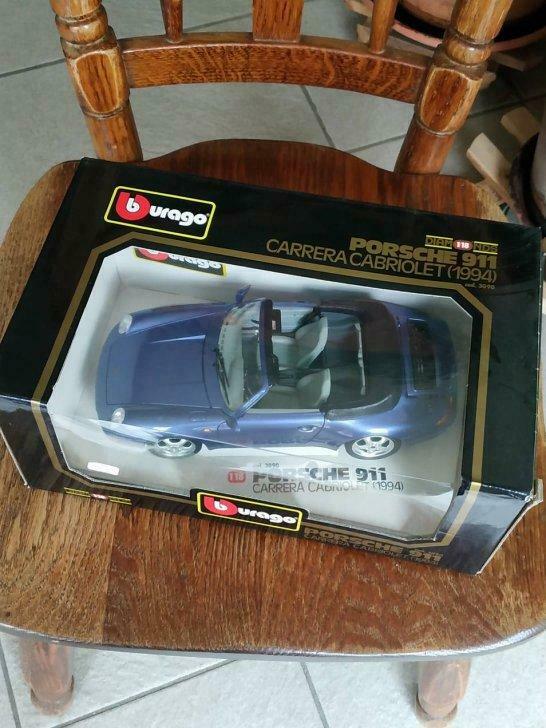Porsche 911 Carrera 4 1998 - Burago 1/18 - Bordeaux - Dans Sa Boîte - Occasion
