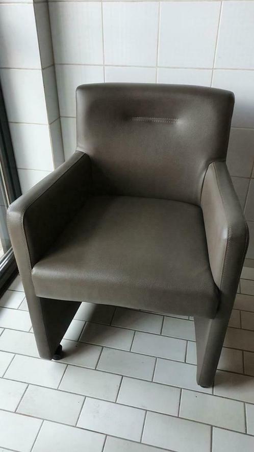 3 Dona taupe eetkamerstoelen op wieltjes, Huis en Inrichting, Stoelen, Zo goed als nieuw, Drie, Kunststof, Overige kleuren, Ophalen