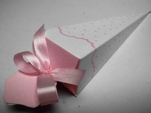 Boîte à dragées cornet blanc points rose - 25 pièces pour 8€, Enfants & Bébés, Cadeaux d'accouchement & Assiettes de naissance