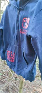 Unieke blauwe vest hoodie trui kap SWITCH NINTENDO 146 152, Enfants & Bébés, Comme neuf, Garçon ou Fille, Pull ou Veste, Enlèvement ou Envoi