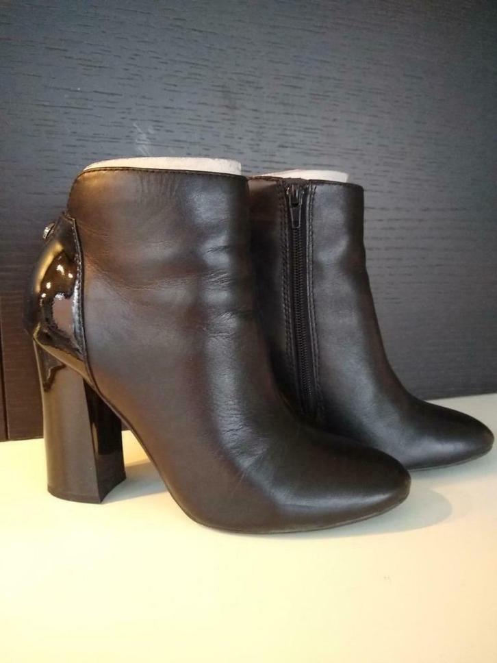 Guess low boots maat 39, Kleding | Dames, Schoenen, Zo goed als nieuw, Lage of Enkellaarzen, Zwart, Ophalen