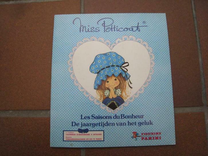 Panini - Miss Petticoat: De jaargetijden van geluk (1981), Verzamelen, Overige Verzamelen, Gebruikt, Ophalen of Verzenden