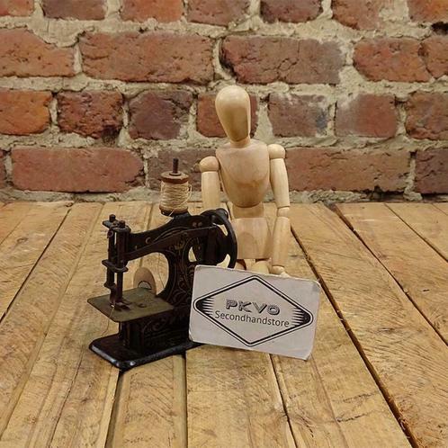 Mini handnaaimachine 01 / 2021-158, Antiek en Kunst, Curiosa en Brocante, Ophalen of Verzenden