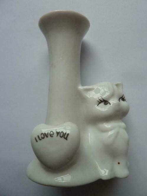 Vaasje met beeldje kat, I love you, porselein, Huis en Inrichting, Woonaccessoires | Vazen, Zo goed als nieuw, Wit, Minder dan 50 cm