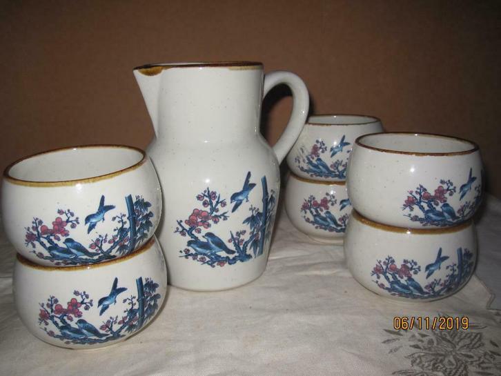 2 keramieken schenkkannetjesmet 10 tasjes,jaren 70, Antiek en Kunst, Antiek | Keramiek en Aardewerk, Ophalen