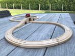 Houten treinbaan met brug en locomotief, Kinderen en Baby's, Speelgoed | Houten speelgoed, Ophalen of Verzenden, Zo goed als nieuw