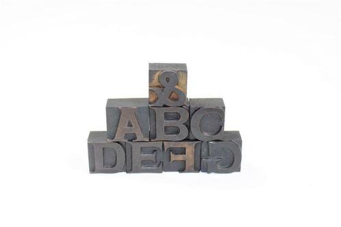 ABC: lettres en bois anciennes, Antiquités & Art, Curiosités & Brocante, Enlèvement ou Envoi