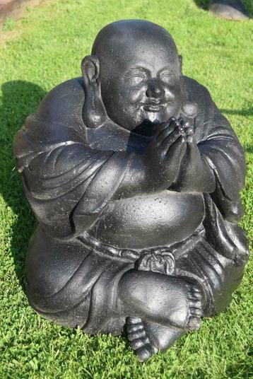 Happy Buddha in gebed in gepatineerde steen (55 cm)